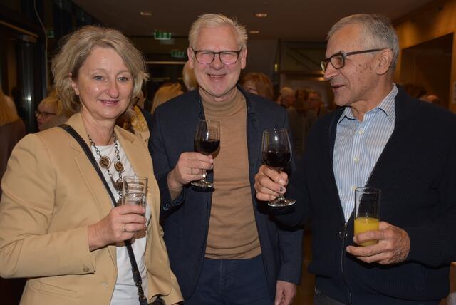 "Jingle Bells – Die unheiligen drei Könige" waren in Waldhausen zu Gast. Veranstalter Kulturverein Waldhausen mit Obfrau Magdalena Eder. | Foto: Robert Zinterhof