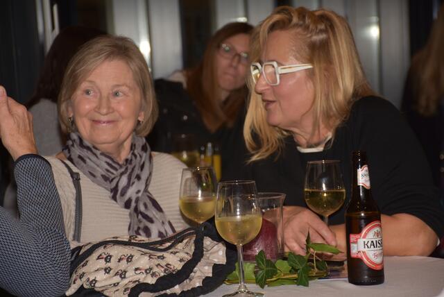 "Jingle Bells – Die unheiligen drei Könige" waren in Waldhausen zu Gast. Veranstalter Kulturverein Waldhausen mit Obfrau Magdalena Eder. | Foto: Robert Zinterhof