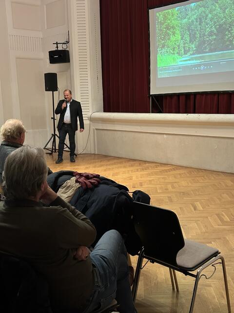 Bürgermeister Klaus Strein eröffnete die Veranstaltung. | Foto: MeinBezirk