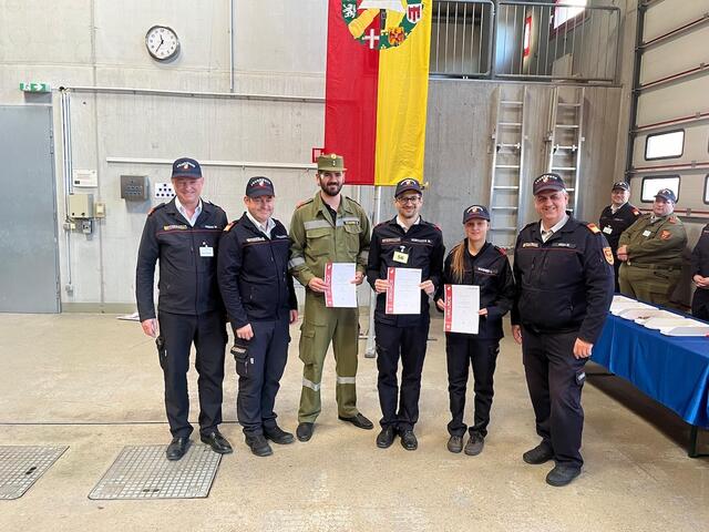 In der Silber-Kategorie belegte Michael Horvatits (3. von rechts) Platz 3. | Foto: Bezirksfeuerwehrkommando Güssing