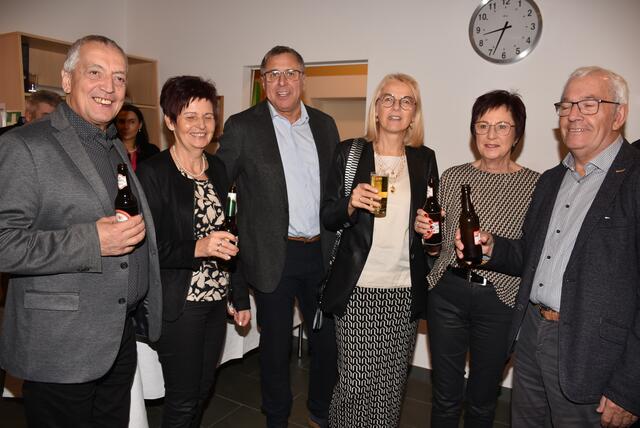 "Jingle Bells – Die unheiligen drei Könige" waren in Waldhausen zu Gast. Veranstalter Kulturverein Waldhausen mit Obfrau Magdalena Eder. | Foto: Robert Zinterhof