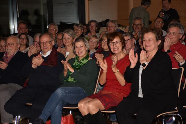 "Jingle Bells – Die unheiligen drei Könige" waren in Waldhausen zu Gast. Veranstalter Kulturverein Waldhausen mit Obfrau Magdalena Eder. | Foto: Robert Zinterhof