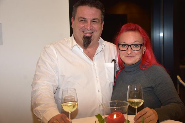"Jingle Bells – Die unheiligen drei Könige" waren in Waldhausen zu Gast. Veranstalter Kulturverein Waldhausen mit Obfrau Magdalena Eder. | Foto: Robert Zinterhof