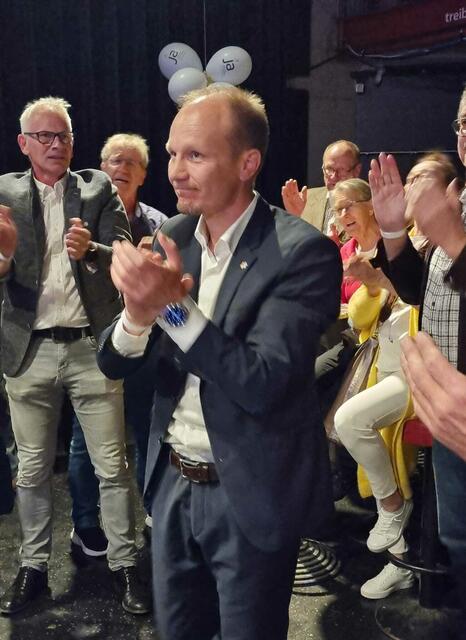 Applaus für den neuen Bürgermeister | Foto: MeinBezirk