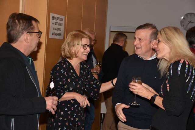 "Jingle Bells – Die unheiligen drei Könige" waren in Waldhausen zu Gast. Veranstalter Kulturverein Waldhausen mit Obfrau Magdalena Eder. | Foto: Robert Zinterhof
