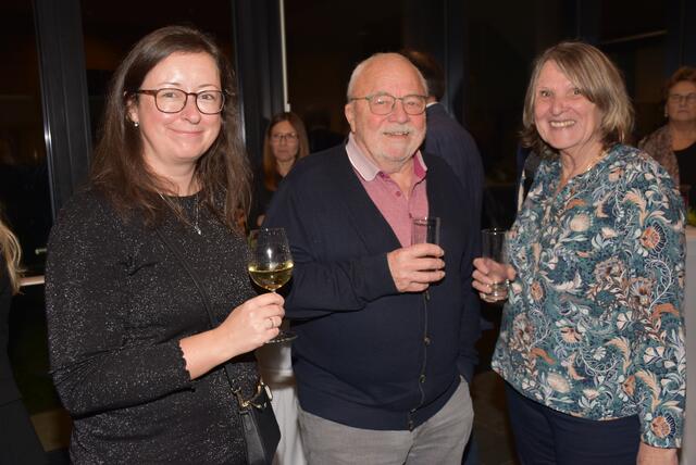 "Jingle Bells – Die unheiligen drei Könige" waren in Waldhausen zu Gast. Veranstalter Kulturverein Waldhausen mit Obfrau Magdalena Eder. | Foto: Robert Zinterhof