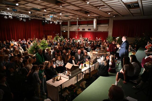 Aula und Turnhalle waren wieder gut gefüllt. 
