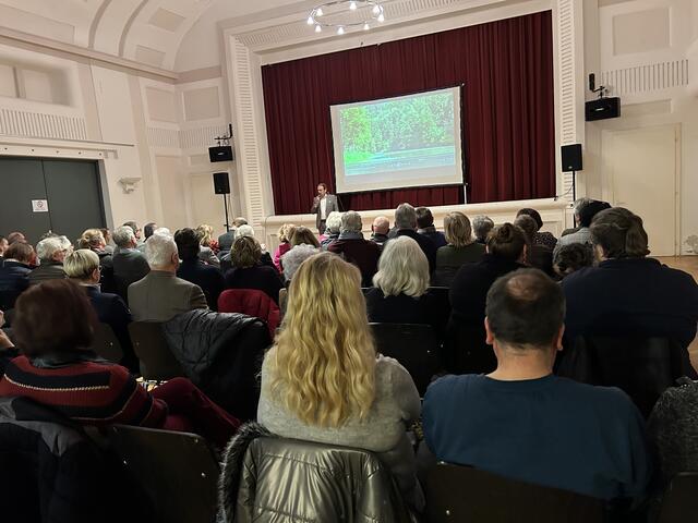 Alle Bürgerinnen und Bürger waren zur Vor-Premiere eingeladen. | Foto: MeinBezirk