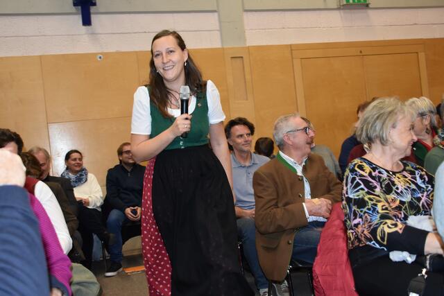 Lisbeth Ostermann führte charmant durch das Wunschkonzert | Foto: MeinBezirk