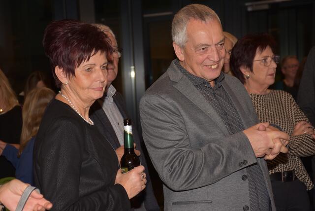 "Jingle Bells – Die unheiligen drei Könige" waren in Waldhausen zu Gast. Veranstalter Kulturverein Waldhausen mit Obfrau Magdalena Eder. | Foto: Robert Zinterhof
