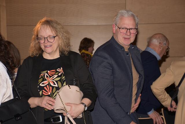 "Jingle Bells – Die unheiligen drei Könige" waren in Waldhausen zu Gast. Veranstalter Kulturverein Waldhausen mit Obfrau Magdalena Eder. | Foto: Robert Zinterhof