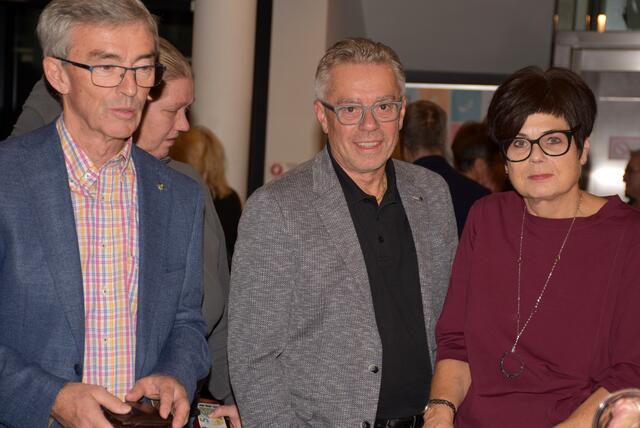 "Jingle Bells – Die unheiligen drei Könige" waren in Waldhausen zu Gast. Veranstalter Kulturverein Waldhausen mit Obfrau Magdalena Eder. | Foto: Robert Zinterhof