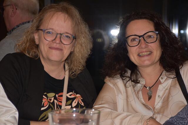 "Jingle Bells – Die unheiligen drei Könige" waren in Waldhausen zu Gast. Veranstalter Kulturverein Waldhausen mit Obfrau Magdalena Eder. | Foto: Robert Zinterhof