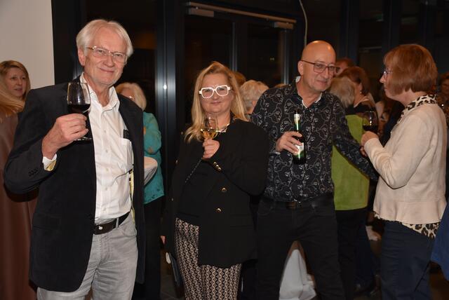"Jingle Bells – Die unheiligen drei Könige" waren in Waldhausen zu Gast. Veranstalter Kulturverein Waldhausen mit Obfrau Magdalena Eder. | Foto: Robert Zinterhof