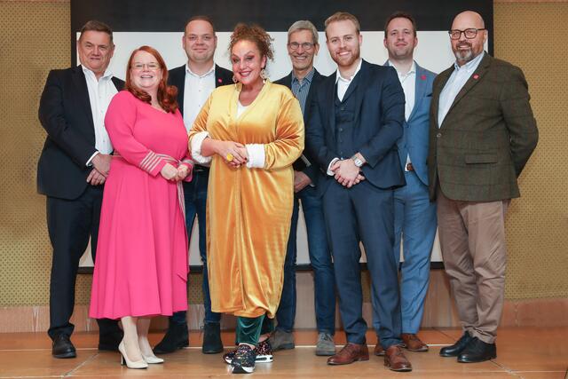 (v.l.n.r.) Franz Hill (Hill Woltron), Cornelia Pfeiffer-Janisch (C&amp;C Agency), Mario Kaider (NEOS-Gemeinderat Groß-Enzersdorf), Tatjana Lackner (Schule des Sprechens), Peter Arp (Moderator), Maxi Wachmann (NEOS Groß-Enzersdorf), Jonas von Einem (NEOS Niederösterreich) und Jürgen Margetich (UNOS Niederösterreich). | Foto: UNOS/Günther Peroutka