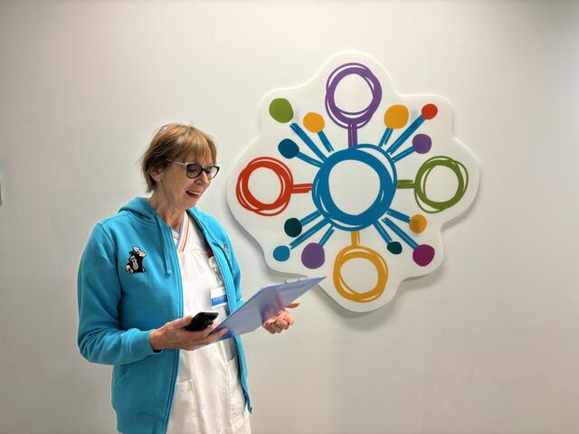 Christine Kammerstätter ist freiwillige Demenzbegleiterin in Mariahilf. | Foto: Luca Arztmann/MeinBezirk