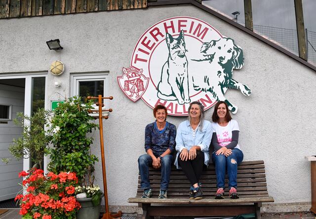 Das Team rund um Ursula Lochmann (Mitte) freut sich auf Ihren Besuch. (Archivbild) | Foto: KL