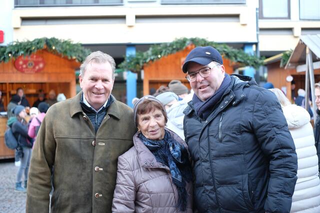 Saalfeldens Bürgermeister Erich Rohrmoser, SPÖ (links) mit seiner Mama und Wolfgang Kultsar (Fraktionsobmann SPÖ). | Foto: Pascal Dillinger