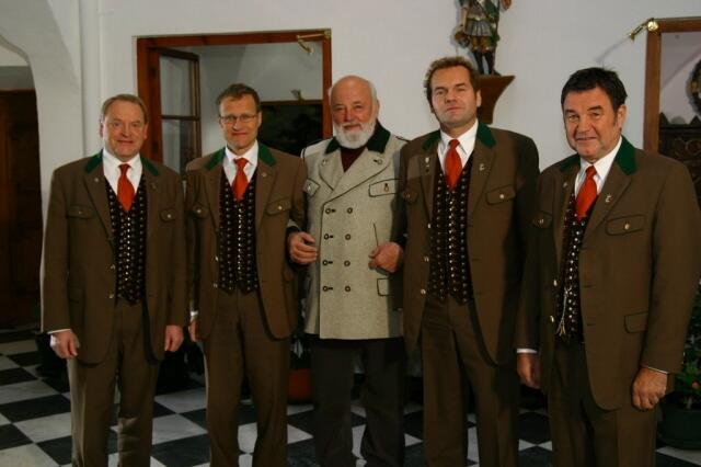 Das Quartett mit Sepp Forcher, der für die Sendung "Klingendes Österreich" bekannt war. | Foto: MGV Almrose Radenthein