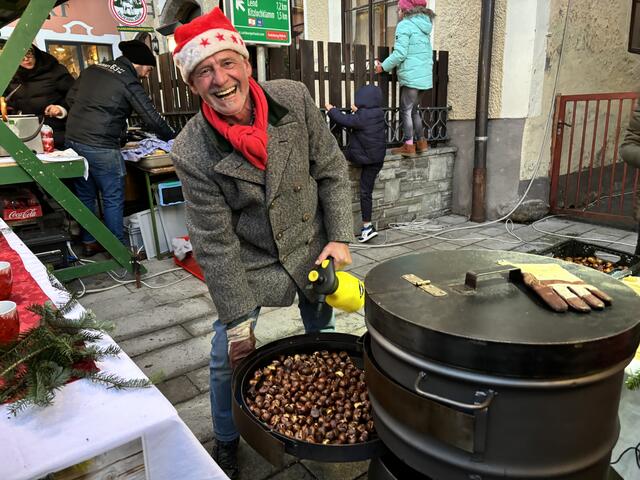 Maronibrater Rupert war bestens gelaunt. | Foto: MeinBezirk