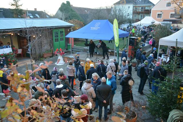 Der Adventmarkt in St. Michael spielte sich beim Gasthof Eberhard sowie im angrenzenden Garten und den Nebengebäuden ab. | Foto: Peter Taurer