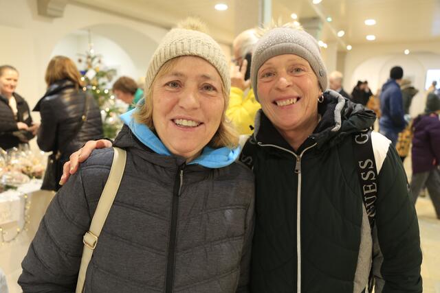 Sieglinde und Bernadette aus Lambrechten gönnten sich einen Rundgang | Foto: Thomas Fischer/zema-medien.de
