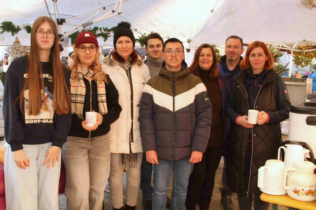 Für Glühwein, Punsch und Mehlspeisfreuden sorgten die Katholischen Frauen und Männer aus Stadtschlaininig. | Foto: Peter Seper