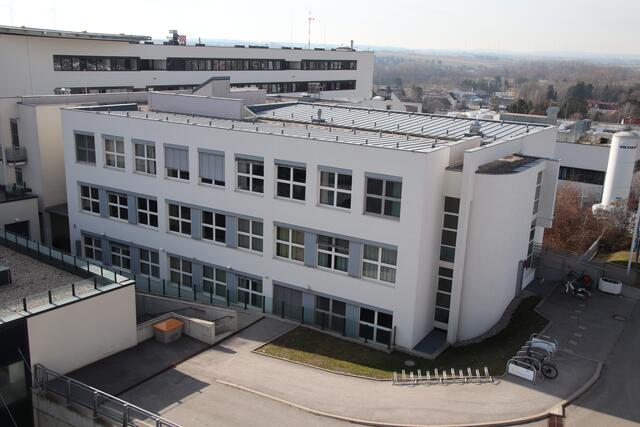 Direkt angeschlossen ist auch die Gesundheits und Krankenpflege Schule. | Foto: LGA