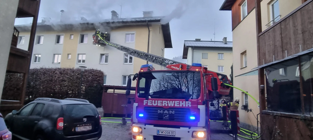 Insgesamt standen 32 Feuerwehrkräfte aus Zell am See, 12 Kameraden aus Bruck sowie Mitarbeiter vom Wirtschaftshof Zell am See mit insgesamt zehn Fahrzeugen im Einsatz. | Foto: Freiwillige Feuerwehr Zell am See