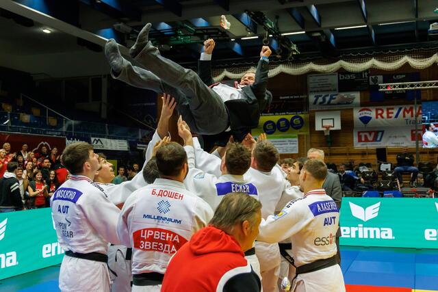 Bei der Judo-Bundesliga in Gmunden können sich die Welser Multis den Vizetitel erkämpfen und feiern ihren scheidenden Team-Coach. | Foto: Sellner