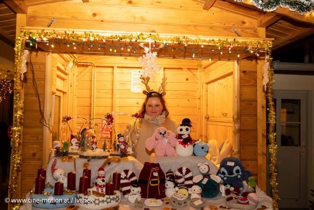 Lara mit Ihrer Handwerkskunst. | Foto: www.cine-motion.at / Ivanek