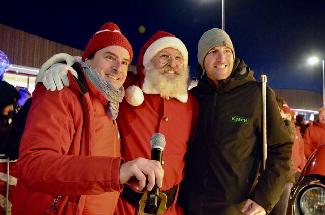 Veranstalter dieses großartigen Events mit dem Weihnachtsmann. | Foto: Elisabeth Peinsipp