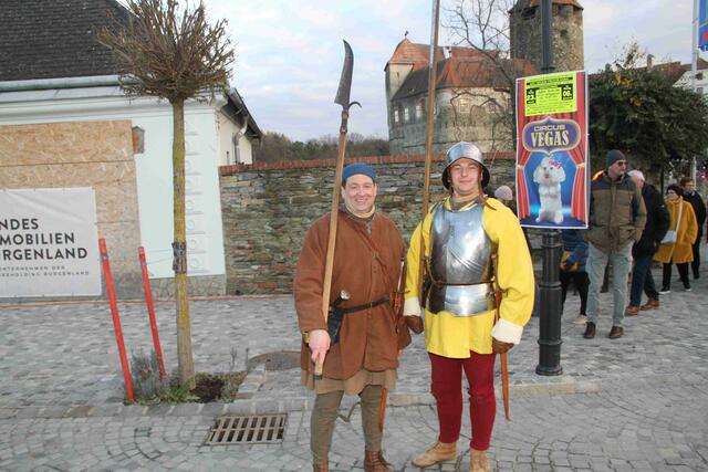 Mittelalterliches Flair vor der Burg | Foto: Peter Seper