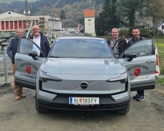 Die Gemeinde Treffen steigt auf ein Elektro-Auto um, dem Klimaschutz zuliebe (v.l.n.r.: GV LAbg. DI Christof Seymann, Bgm Klaus Glanznig, Vizebgm Andreas Fillei, Bauhofleiter Marko Wurmitzer). | Foto: Andreas Fillei