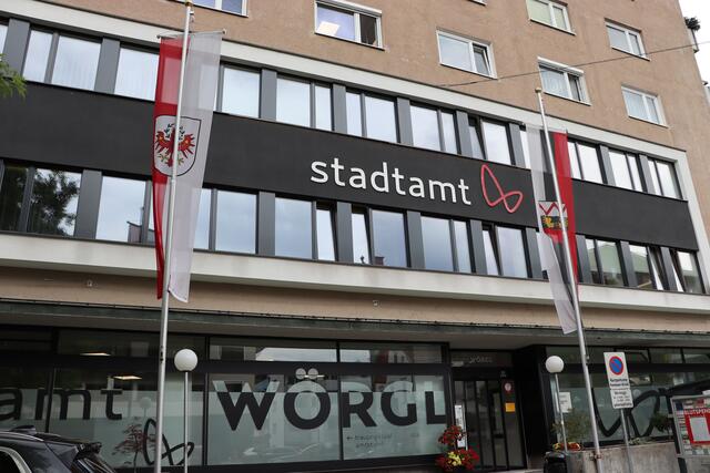 Elisabeth Werlberger hat zusätzlich zu ihrer Funktion als Stadträtin jetzt eine Anstellung im Wörgler Stadtamt bekommen. Gemeinderäte sehen darin "Freunderlwirtschaft", ausgelöst von Bürgermeister Michael Riedhart.  | Foto: Nimpf