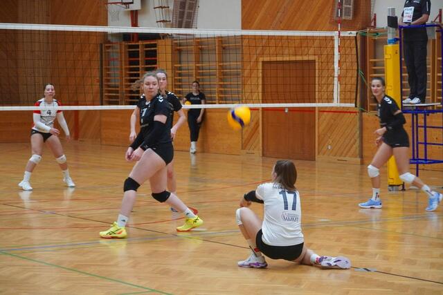 Gelenkig und durchsetzungsstark zeigten sich die Damen 1 des TUS Bad Radkersburg gegen Jennersdorf.  | Foto: TUS Bad Radkersburg 