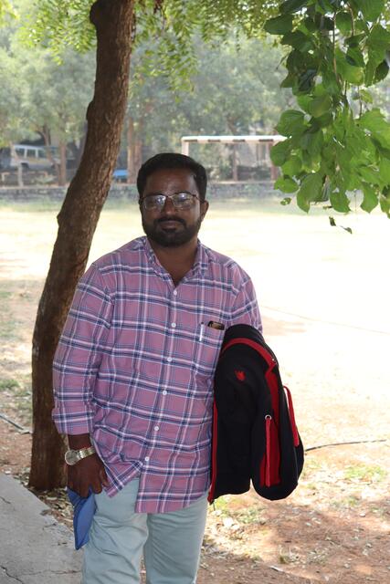 Santosh Kumar Padibandla verlor einst bei einem Zugunfall einen Arm und ein Bein.  | Foto: Elisabeth Zangerl 