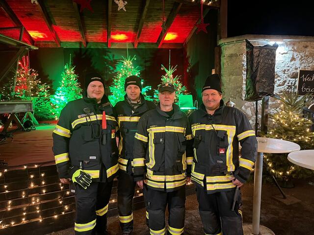 Die Feuerwehr Neustift an der Rosalia unterstützt auch heuer wieder den Christkindlmarkt auf Burg Forchtenstein für einen reibungslosen Ablauf. | Foto: FF Neustift/Rosalia
