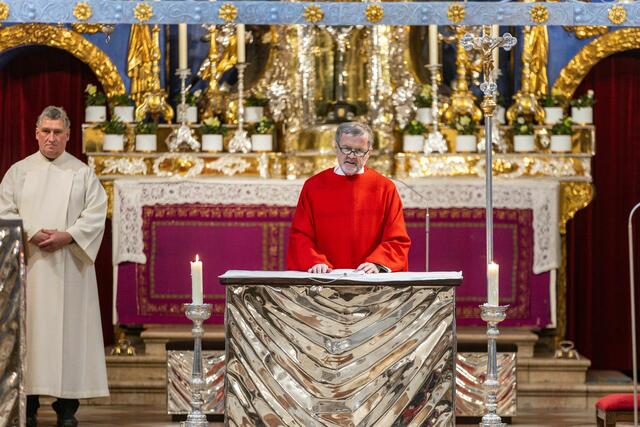 Rotkreuz-Kurat Ernst Pöttler feierte den Gottesdienst. | Foto: Rotes Kreuz Salzburg/wildbild Rohrer