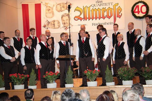 “So frei die Ros auf den Almen erblüht –
so frei sei das Wort, so frei das Lied…“ - unter diesem Motto singt der MGV Almrose Radenthein seit über 100 Jahren. | Foto: MGV Almrose Radenthein