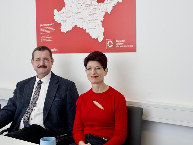 Entspannter Talk in der meinBezirk-Redaktion. Man spürte aber tatsächlich, dass politische Diskussionen die eheliche Harmonie stören.  | Foto: Santrucek