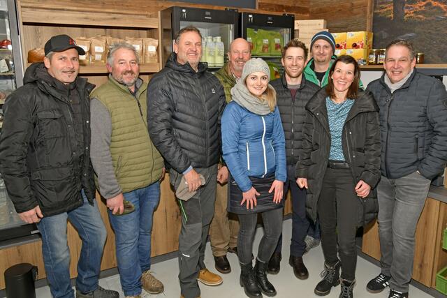 (v. l. n. r.) Robert Lechner, Josef Wildauer, Meinhard Klingenschmid, Josef Moser, Veronika Norz, Stefan Klingenschmid, Andreas Frischmann, Maria Klingenschmid und BM Peter Schwemberger | Foto: Bernhard Graf