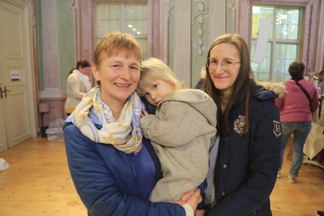 Familie Berndorfer stolzierten durch das Schloss  | Foto: Thomas Fischer/zema-medien.de