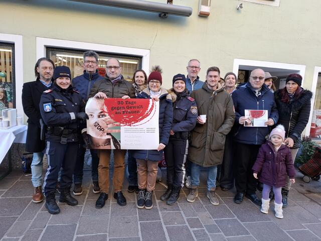 Fraktions- und Vereinsübergreifend beteiligt sich der Markt Golling an der Aktion | Foto: Josef Wind