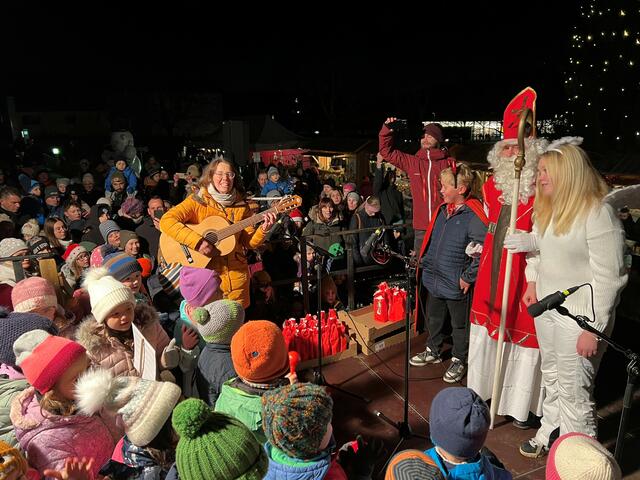 Die Kinder trugen Lieder und Gedichte vor. | Foto: Peter Kowal senior