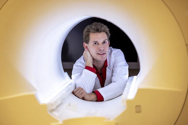 Christian Langkammer, Forschender und Professor an der Med Uni Graz, bekam ERC Consolidator Grant für seine Hirnforschung. | Foto: Med Uni Graz/Lunghammer