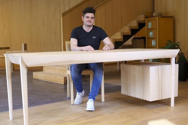 Clemens Pink von der Tischlerei Spandl sicherte sich den Hauptpreis mit seinem detailreichen und exquisiten Maßholzmöbel | Foto: markenagentur.at