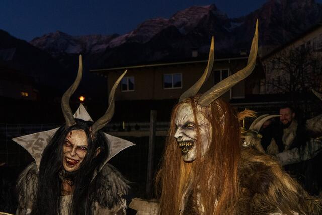 Traditionelle Masken und eindrucksvolle Umzüge ziehen die Menge in ihren Bann. | Foto: Walter Morri