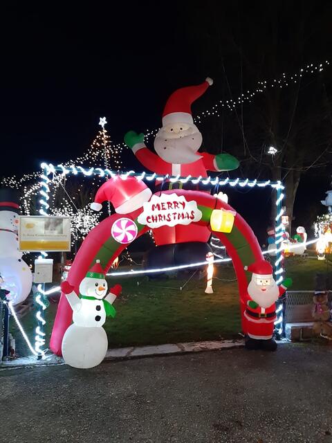 Das Weihnachtshaus in Brand bringt nicht nur Kinderaugen zum Leuchten.