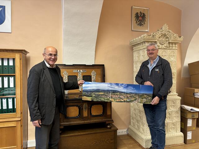 Der Einband ist Programm: erstmals werden alle Katastralgemeinden Pöllaus historisch aufgearbeitet. | Foto: Jeitler